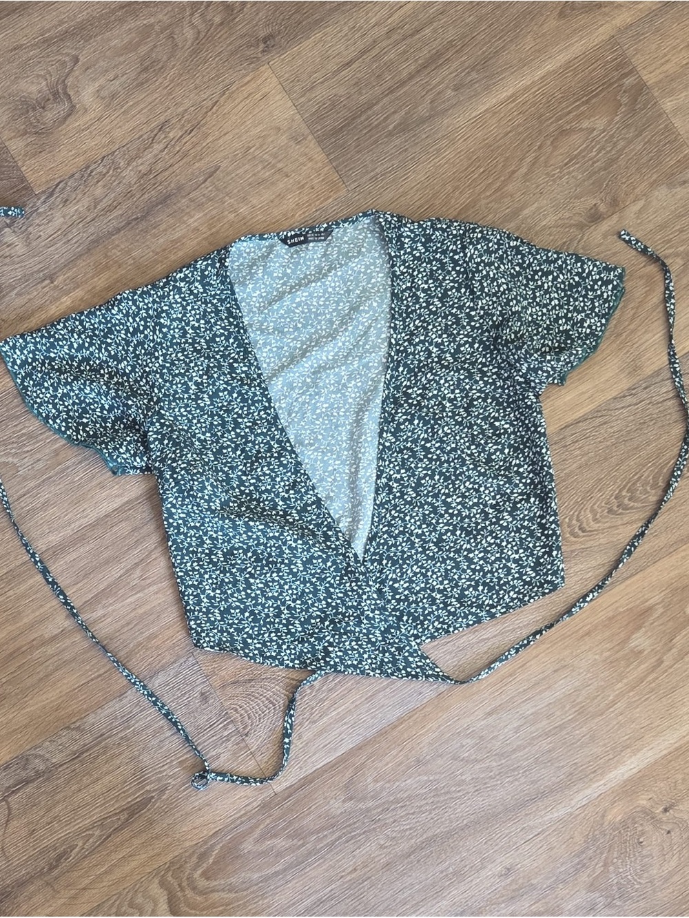 SHEIN Green Floral Tie-Front Crop Top